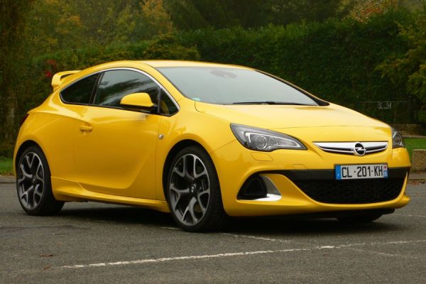 Opel Astra GTC — 2012 — отзывы