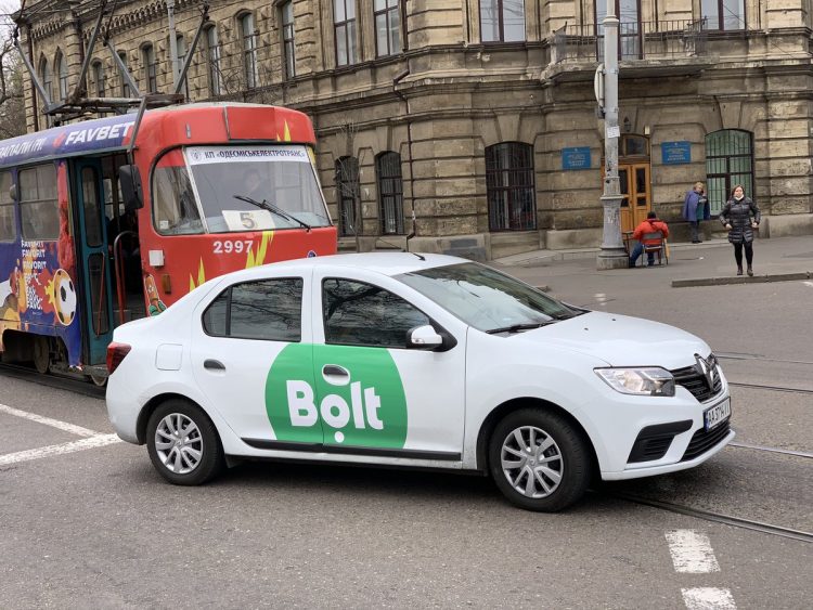 Bolt taxi. Такси Bolt Taxi. Украинское такси. Таксопарк Bolt. Bolt такси в СПБ.